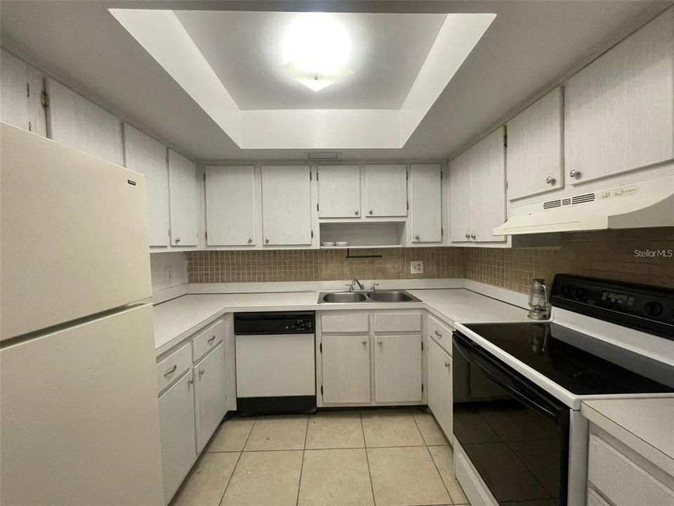 На продажу: $110,000 (2 спален, 2 ванн, 978 Квадратных фут)