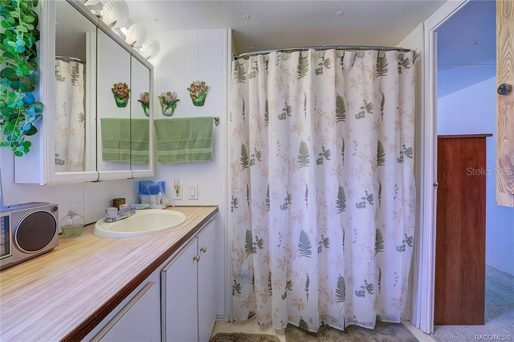 For Sale: $159,900 (3 beds, 2 baths, 1104 Square Feet)
