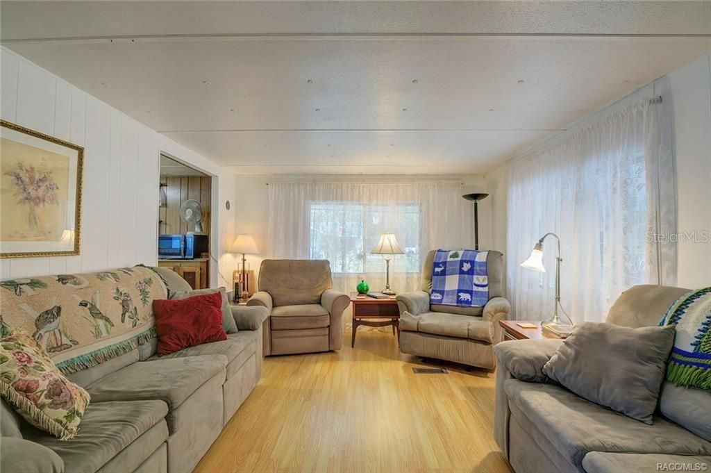 For Sale: $159,900 (3 beds, 2 baths, 1104 Square Feet)