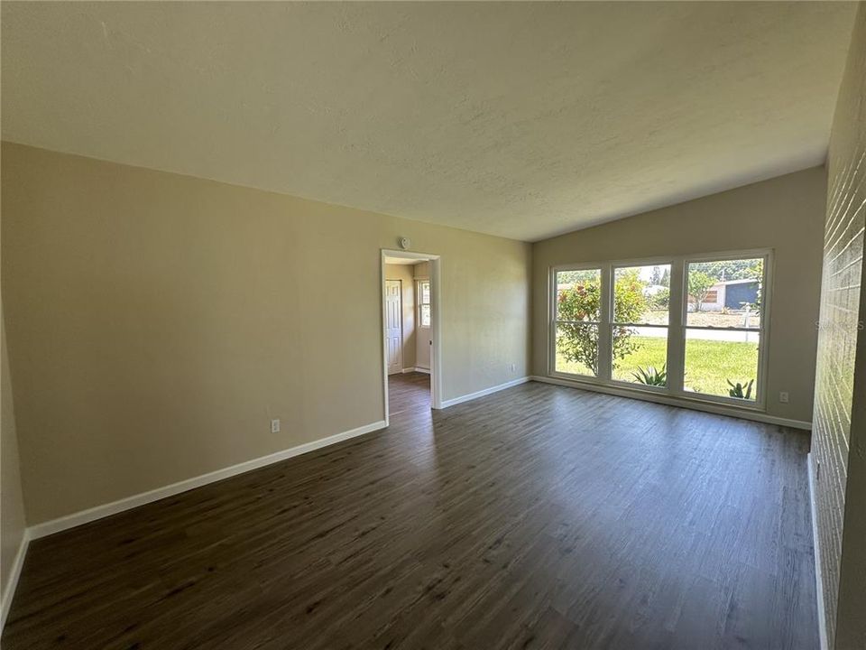 For Rent: $1,995 (3 beds, 2 baths, 1304 Square Feet)