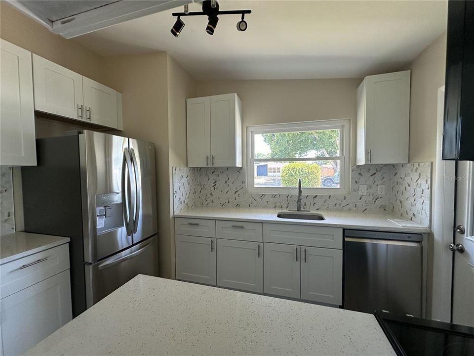 For Rent: $1,995 (3 beds, 2 baths, 1304 Square Feet)