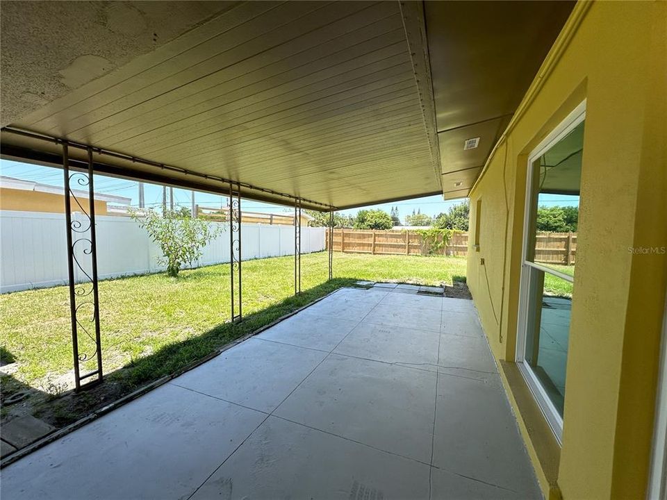 For Rent: $1,995 (3 beds, 2 baths, 1304 Square Feet)
