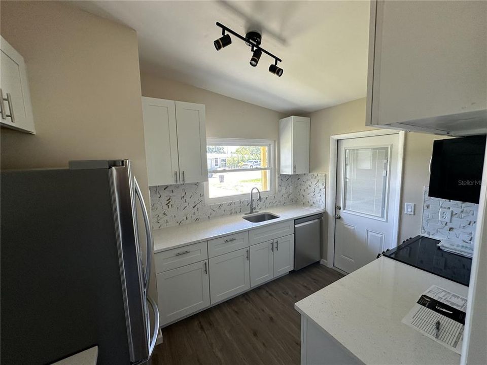 For Rent: $1,995 (3 beds, 2 baths, 1304 Square Feet)