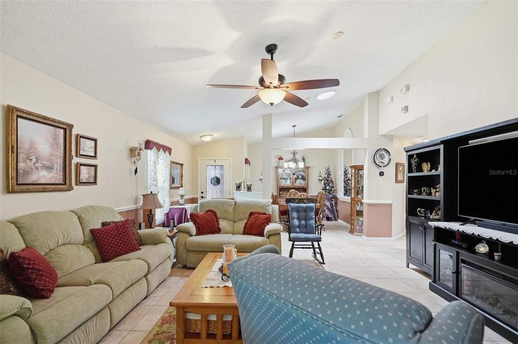 For Sale: $368,000 (3 beds, 2 baths, 1767 Square Feet)