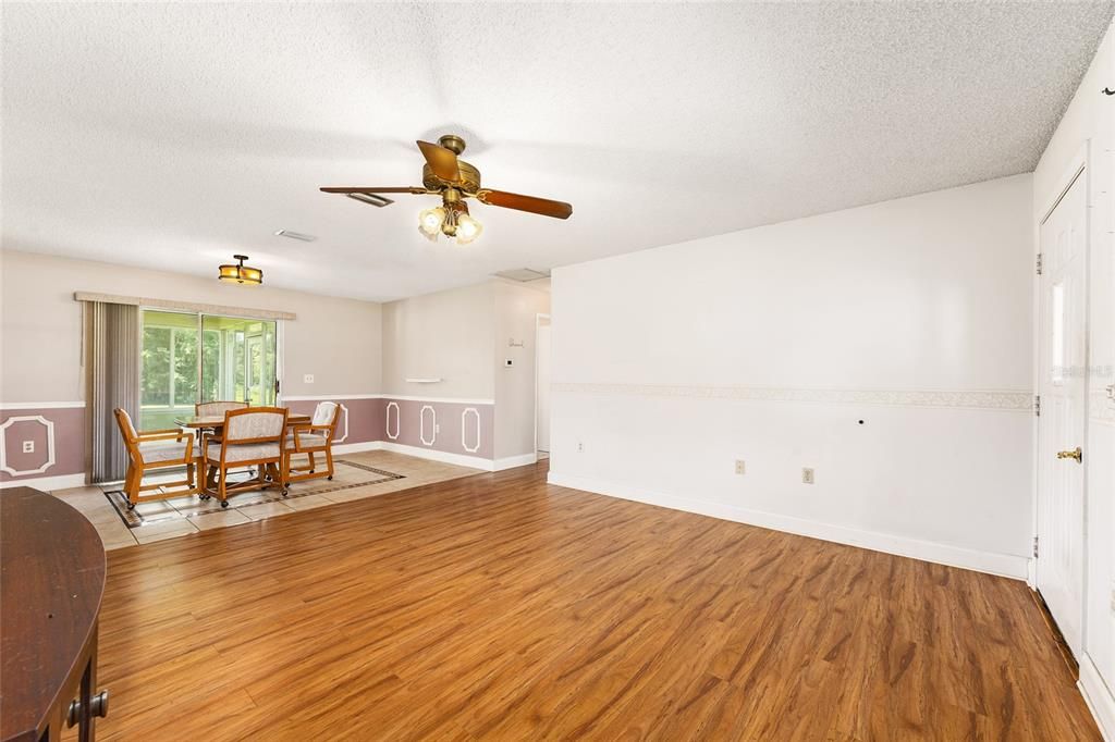 For Sale: $300,000 (3 beds, 2 baths, 1248 Square Feet)