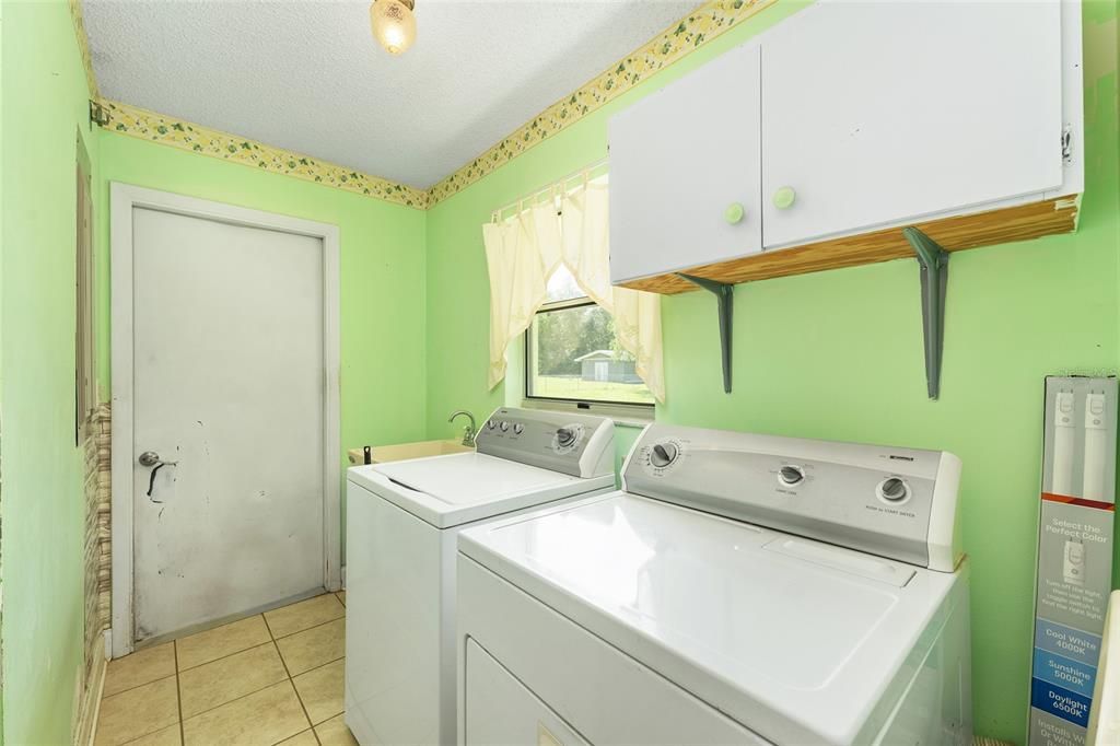 For Sale: $300,000 (3 beds, 2 baths, 1248 Square Feet)