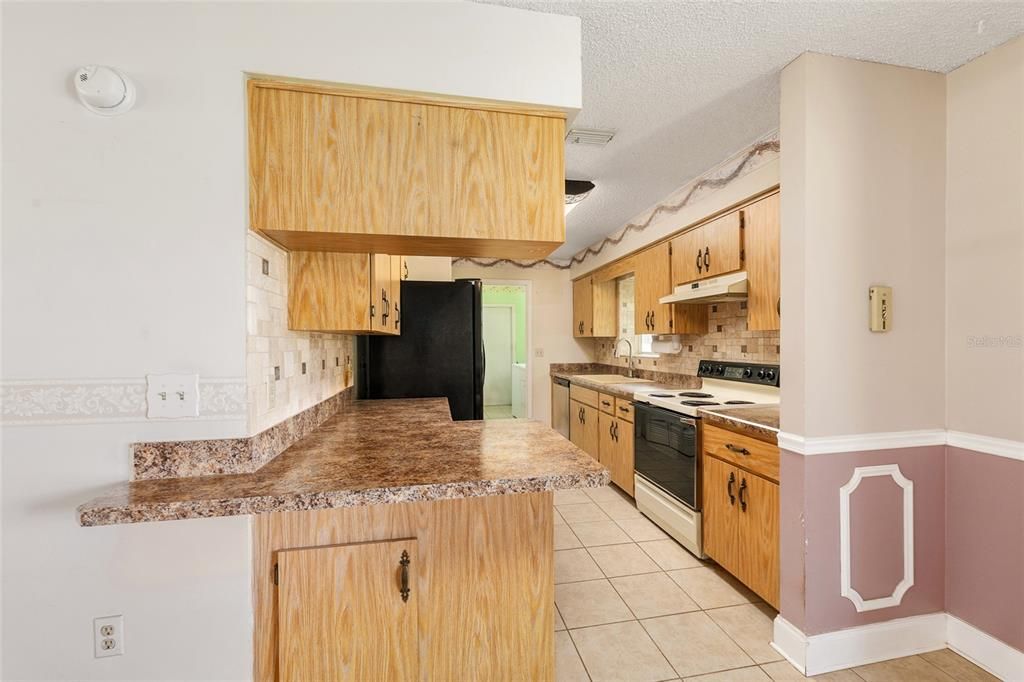 For Sale: $300,000 (3 beds, 2 baths, 1248 Square Feet)