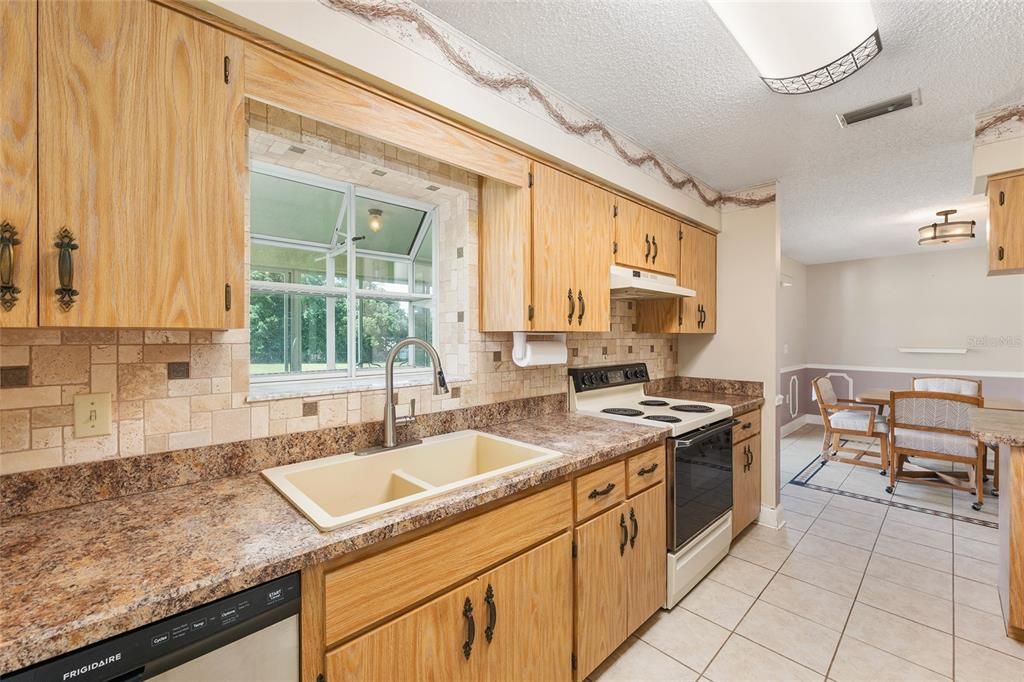 For Sale: $300,000 (3 beds, 2 baths, 1248 Square Feet)
