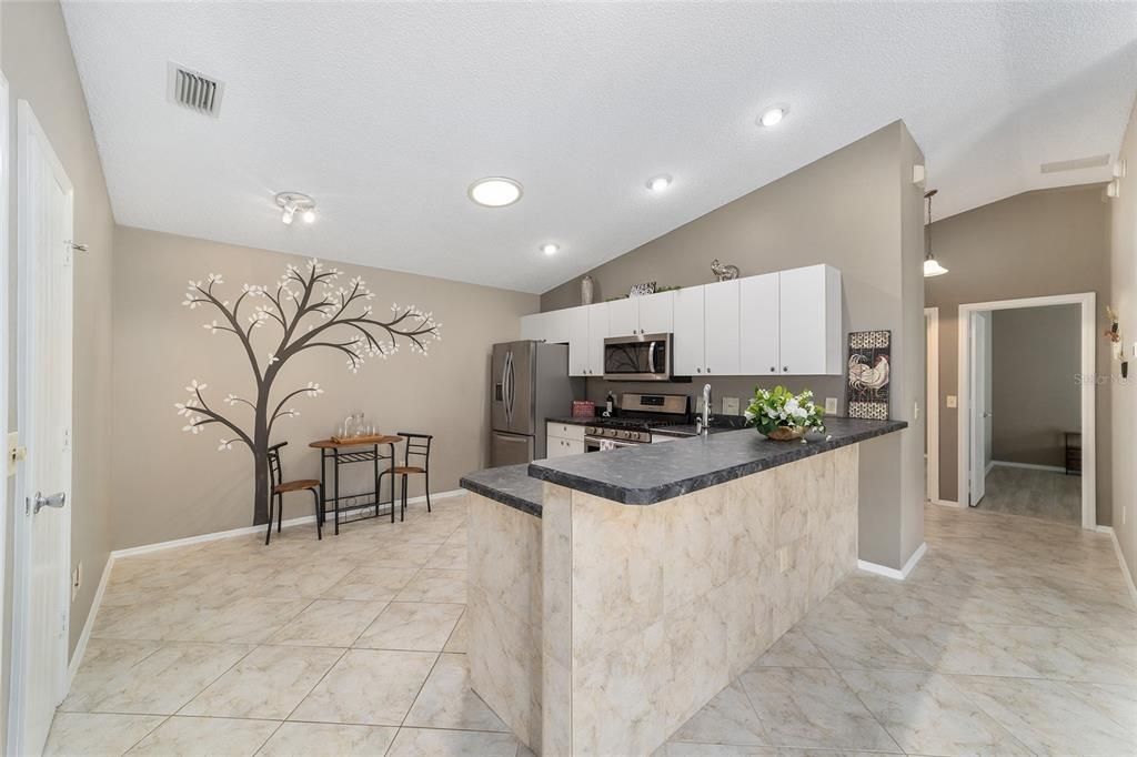 For Sale: $259,000 (2 beds, 2 baths, 1160 Square Feet)