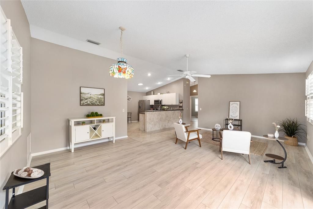 For Sale: $259,000 (2 beds, 2 baths, 1160 Square Feet)