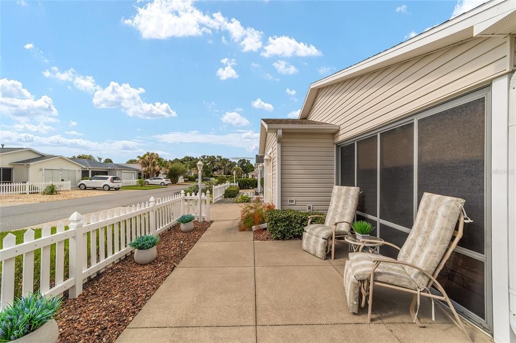 For Sale: $259,000 (2 beds, 2 baths, 1160 Square Feet)