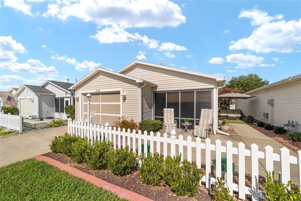 For Sale: $259,000 (2 beds, 2 baths, 1160 Square Feet)