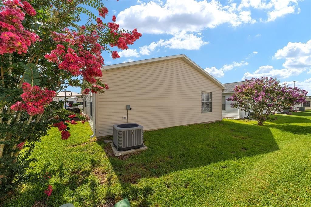 For Sale: $259,000 (2 beds, 2 baths, 1160 Square Feet)