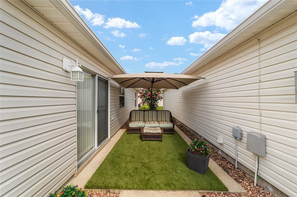 For Sale: $259,000 (2 beds, 2 baths, 1160 Square Feet)