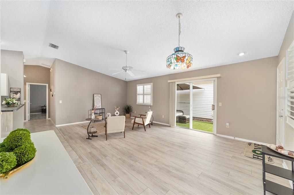 For Sale: $259,000 (2 beds, 2 baths, 1160 Square Feet)