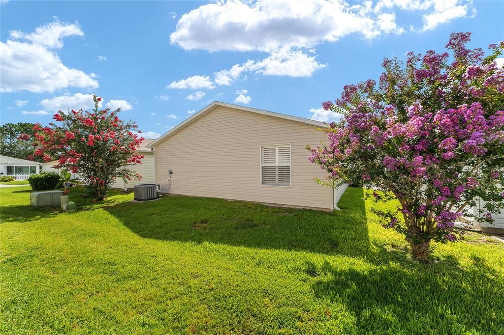 For Sale: $259,000 (2 beds, 2 baths, 1160 Square Feet)
