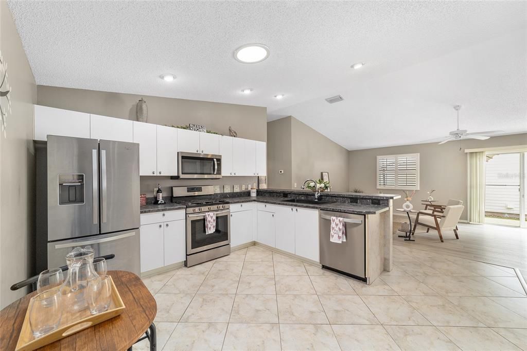 For Sale: $259,000 (2 beds, 2 baths, 1160 Square Feet)