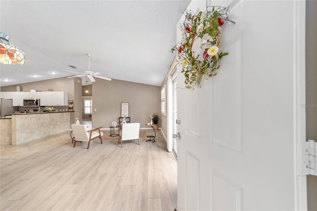 For Sale: $259,000 (2 beds, 2 baths, 1160 Square Feet)