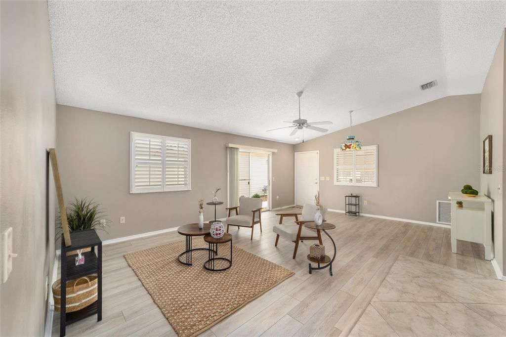 For Sale: $259,000 (2 beds, 2 baths, 1160 Square Feet)