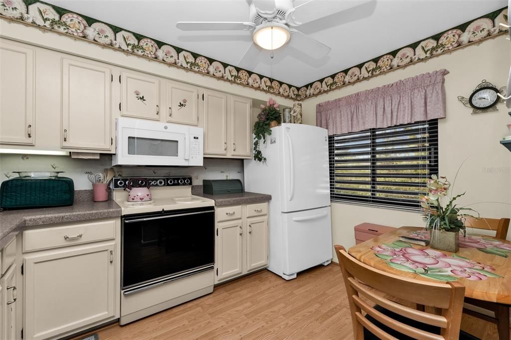 For Sale: $235,000 (2 beds, 2 baths, 1065 Square Feet)