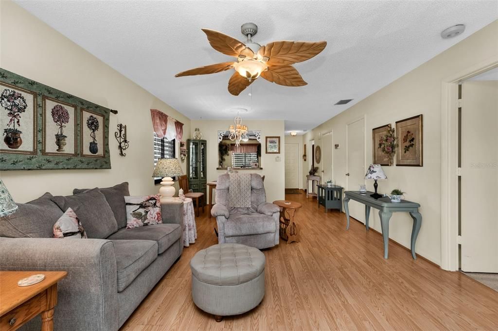 For Sale: $235,000 (2 beds, 2 baths, 1065 Square Feet)