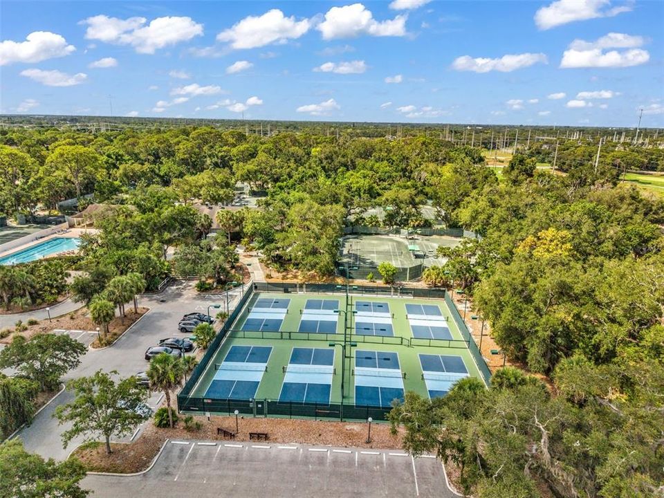For Sale: $235,000 (2 beds, 2 baths, 1065 Square Feet)
