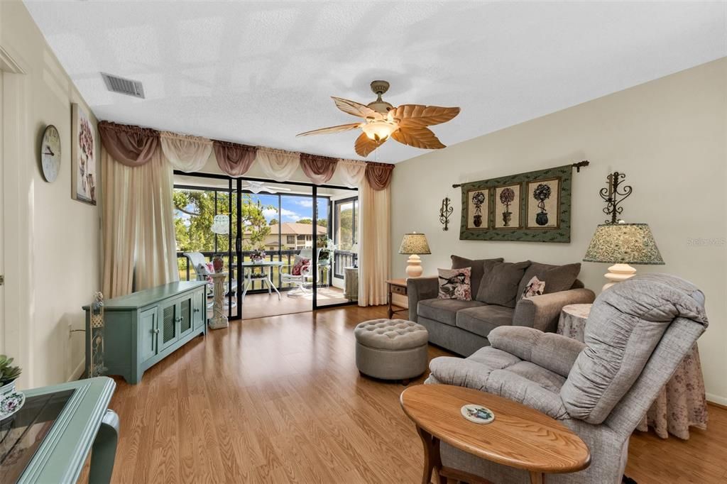 For Sale: $235,000 (2 beds, 2 baths, 1065 Square Feet)