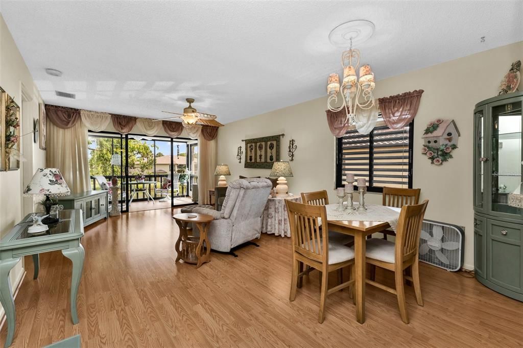 For Sale: $235,000 (2 beds, 2 baths, 1065 Square Feet)