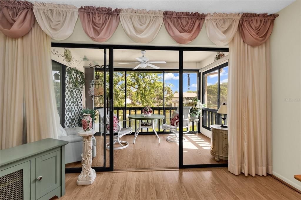 For Sale: $235,000 (2 beds, 2 baths, 1065 Square Feet)