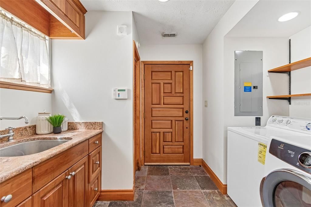 For Sale: $1,250,000 (3 beds, 2 baths, 2573 Square Feet)