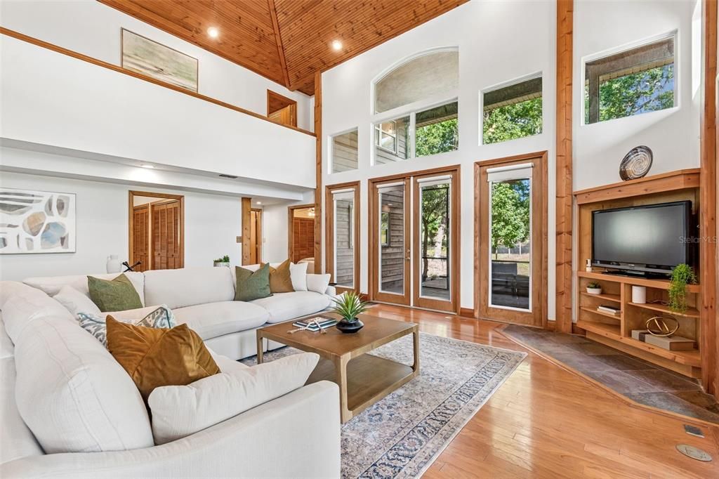 For Sale: $1,250,000 (3 beds, 2 baths, 2573 Square Feet)