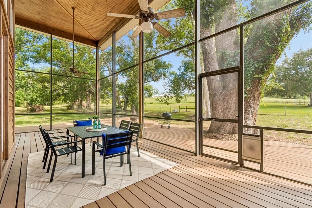 For Sale: $1,250,000 (3 beds, 2 baths, 2573 Square Feet)