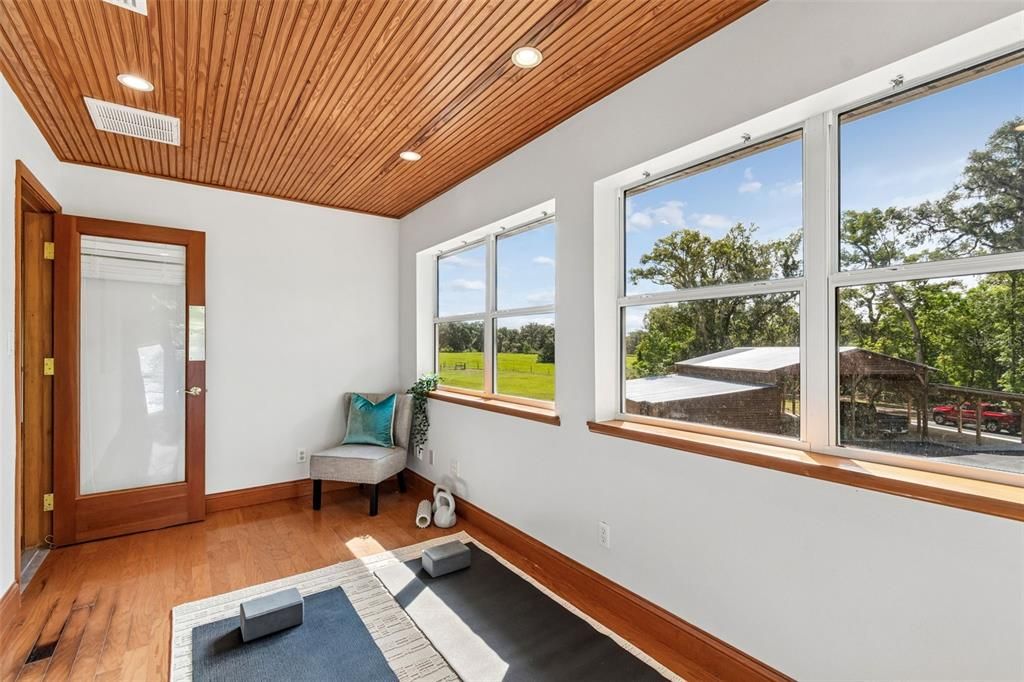 For Sale: $1,250,000 (3 beds, 2 baths, 2573 Square Feet)