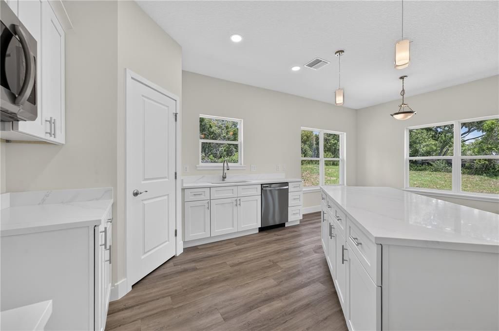 For Sale: $375,000 (3 beds, 2 baths, 1538 Square Feet)