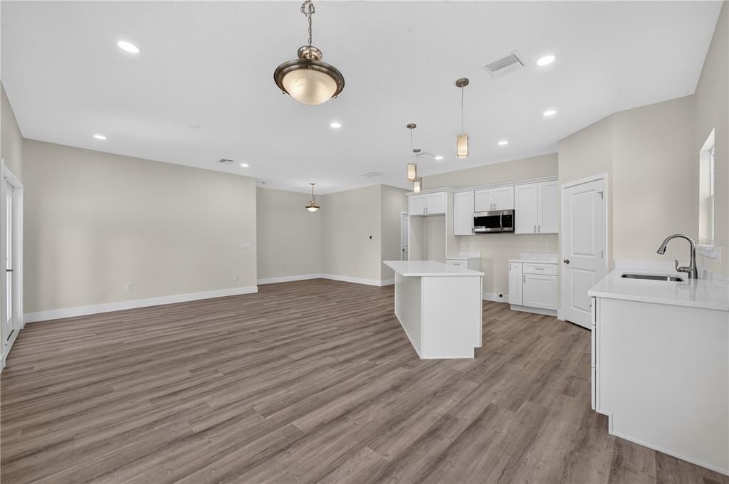For Sale: $375,000 (3 beds, 2 baths, 1538 Square Feet)