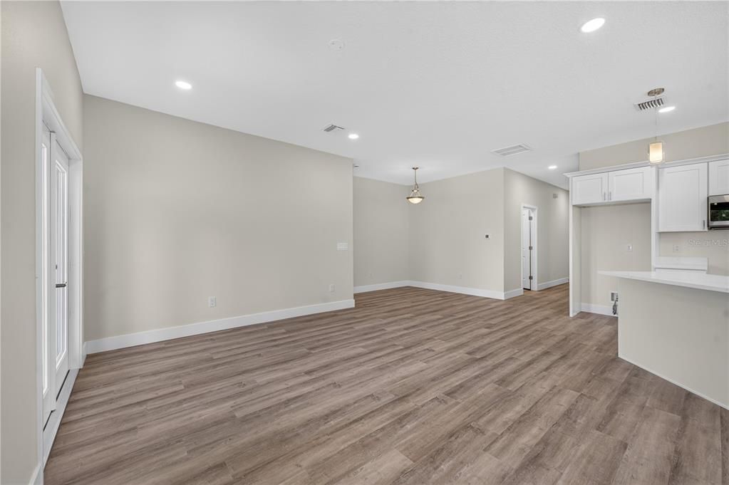 For Sale: $375,000 (3 beds, 2 baths, 1538 Square Feet)