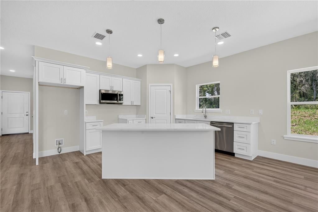 For Sale: $375,000 (3 beds, 2 baths, 1538 Square Feet)