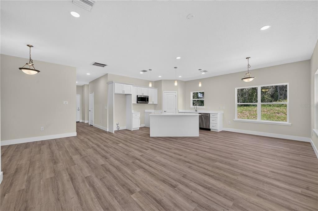 For Sale: $375,000 (3 beds, 2 baths, 1538 Square Feet)