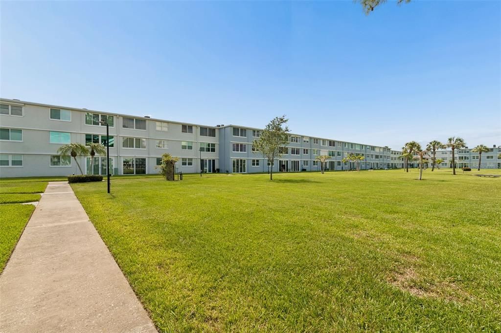 На продажу: $199,900 (2 спален, 2 ванн, 1035 Квадратных фут)