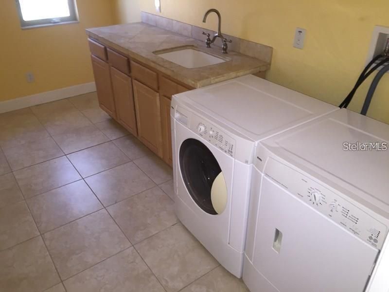 For Rent: $4,750 (5 beds, 4 baths, 3447 Square Feet)