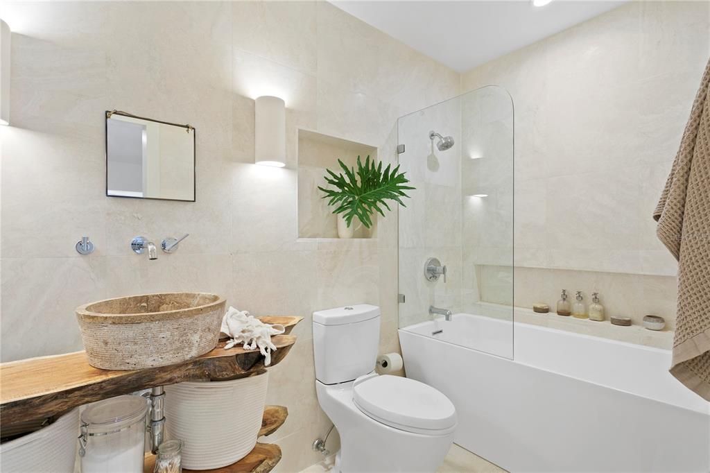 For Rent: $3,750 (2 beds, 2 baths, 1320 Square Feet)