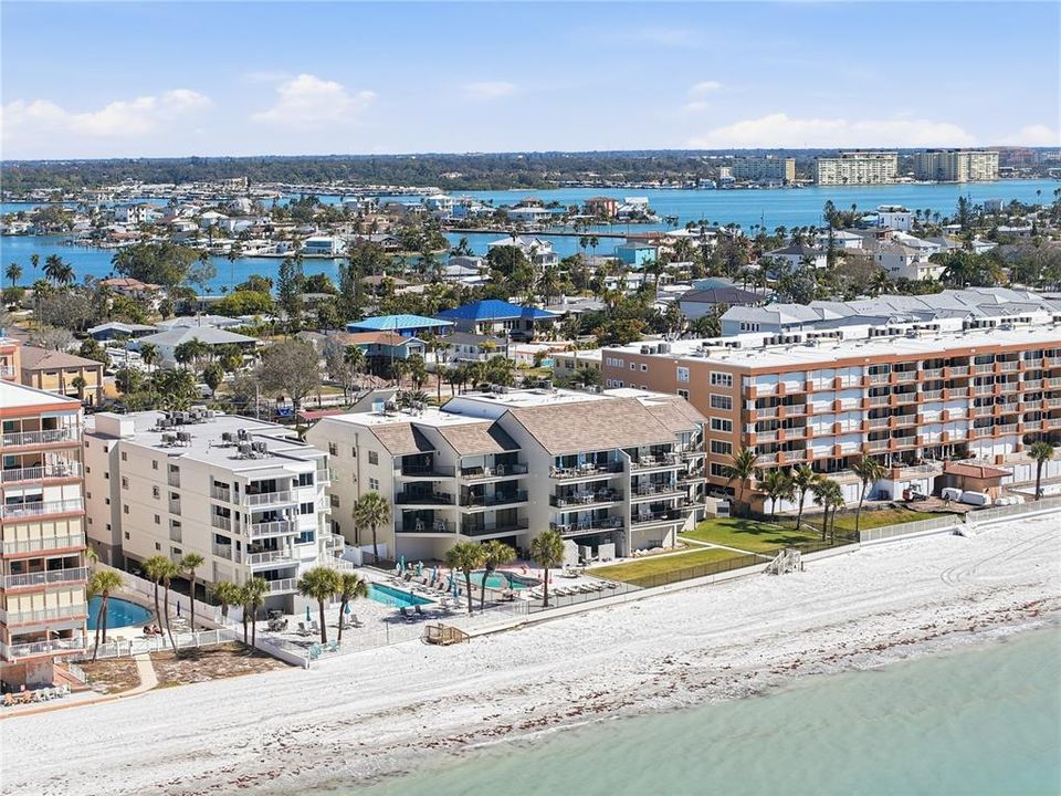For Sale: $789,000 (2 beds, 2 baths, 1310 Square Feet)
