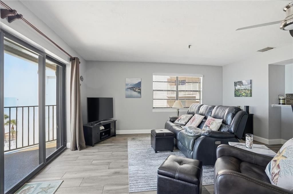 For Sale: $789,000 (2 beds, 2 baths, 1310 Square Feet)