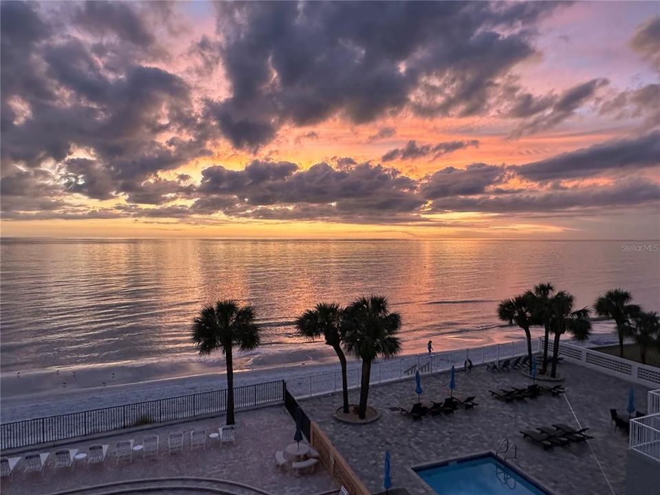 For Sale: $789,000 (2 beds, 2 baths, 1310 Square Feet)