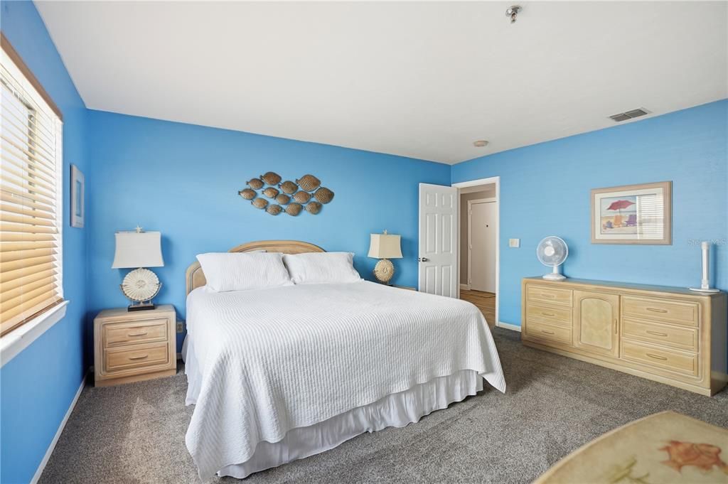 For Sale: $789,000 (2 beds, 2 baths, 1310 Square Feet)