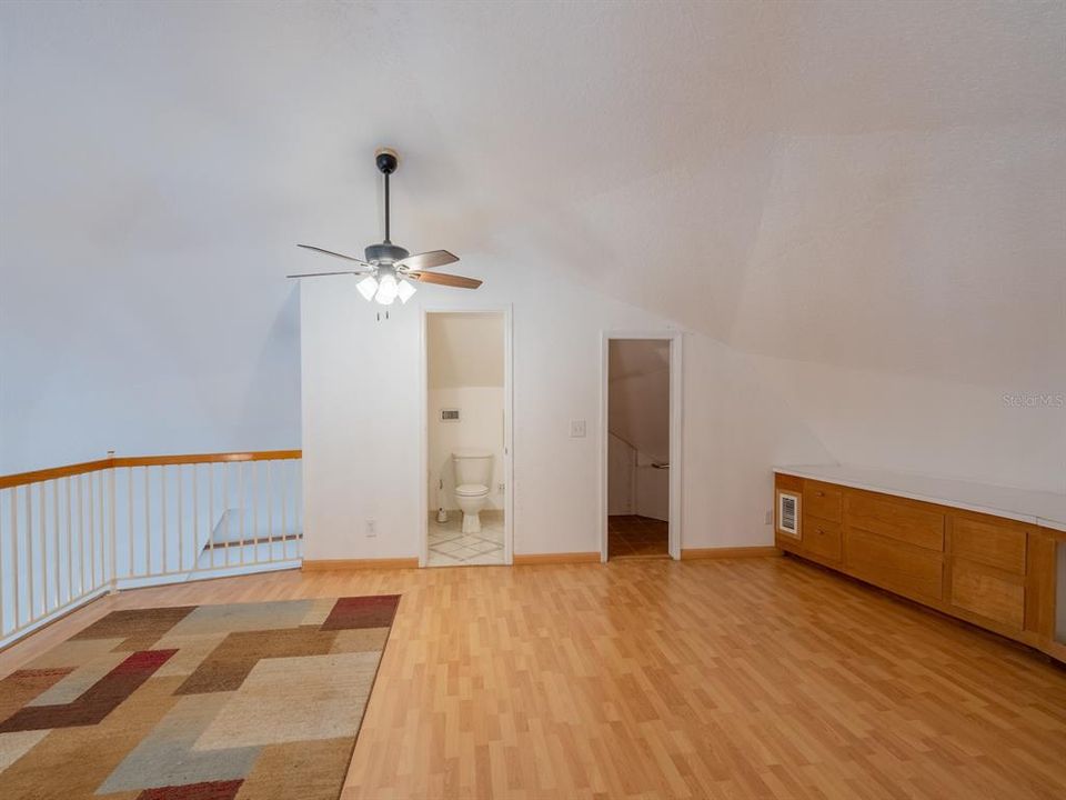 For Sale: $338,000 (3 beds, 3 baths, 1263 Square Feet)