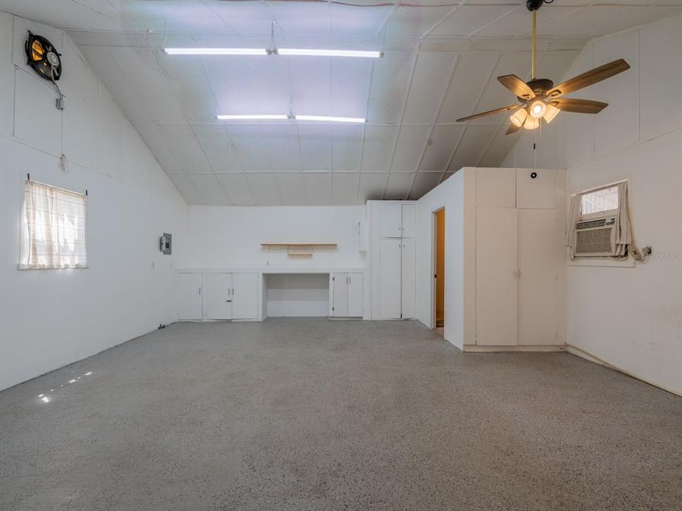 For Sale: $338,000 (3 beds, 3 baths, 1263 Square Feet)
