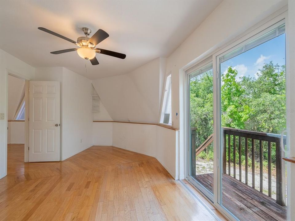 For Sale: $338,000 (3 beds, 3 baths, 1263 Square Feet)