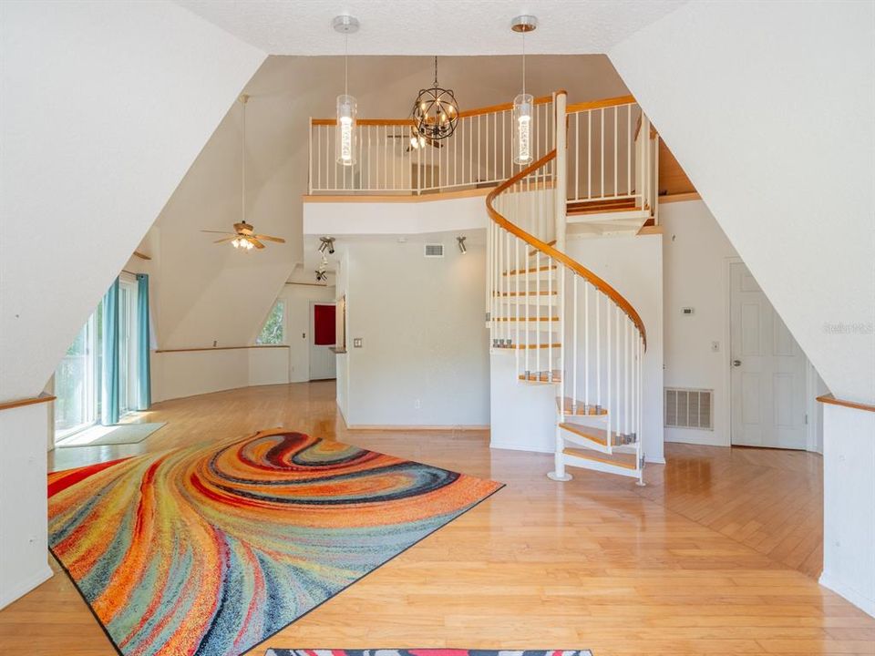 For Sale: $338,000 (3 beds, 3 baths, 1263 Square Feet)