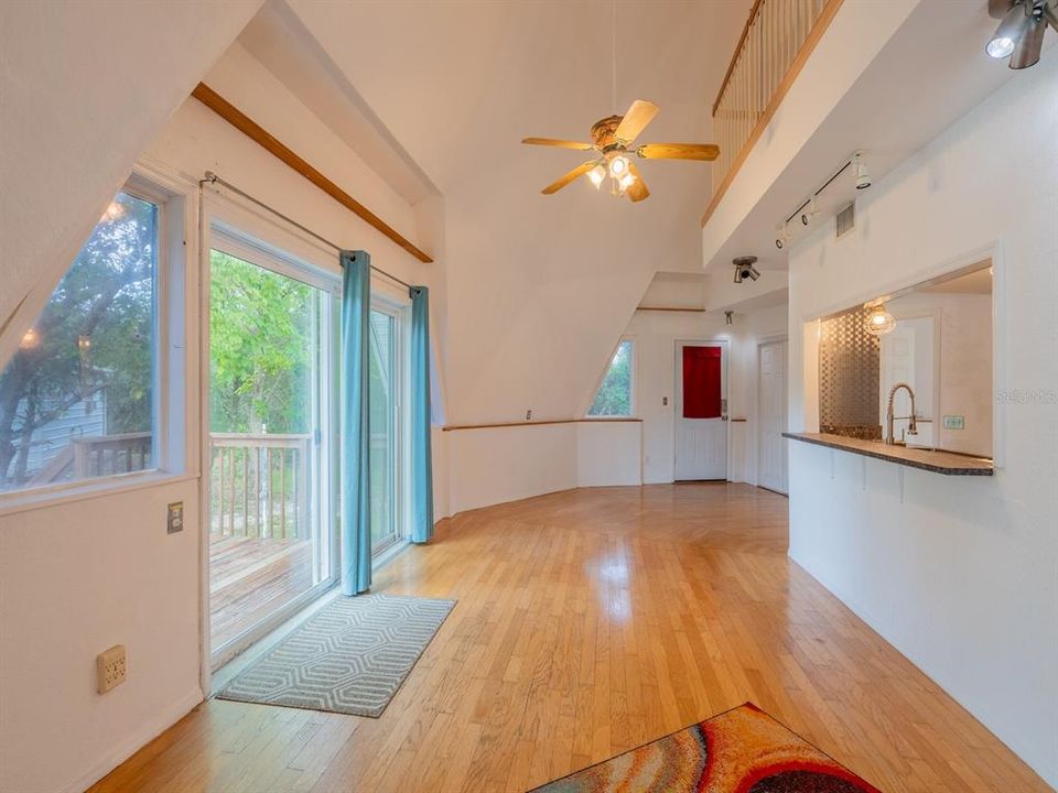 For Sale: $338,000 (3 beds, 3 baths, 1263 Square Feet)